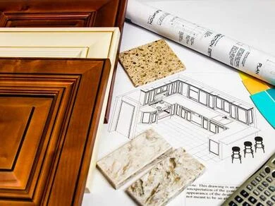 Výběr materiálu pro renovaci kuchyňských dvířek s plány.