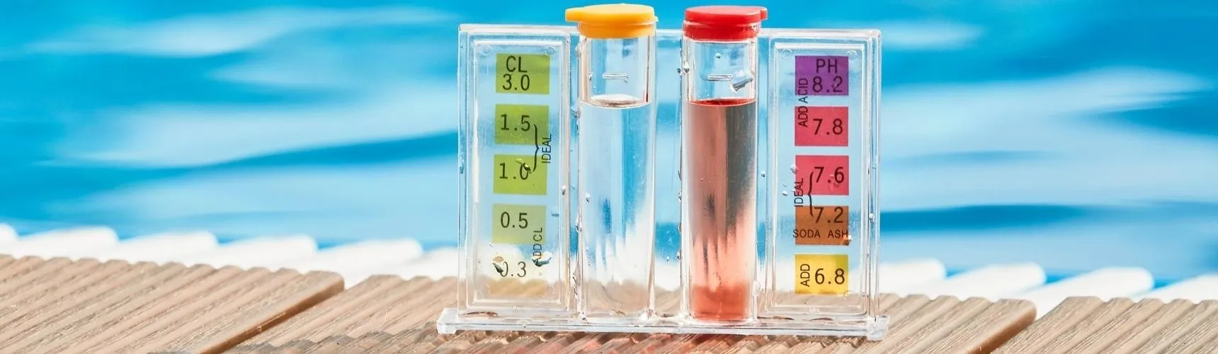 Testovací sada pro měření pH a chloru v bazénové vodě.