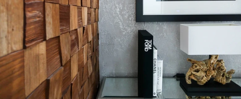 Dřevěné obložení stěn v interiéru s moderním designem