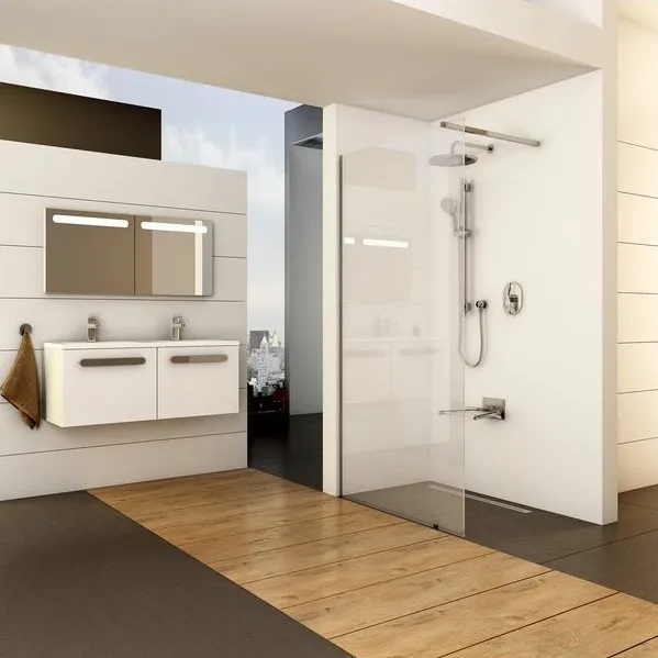 Moderní bezbariérová koupelna s sprchou pro invalidy