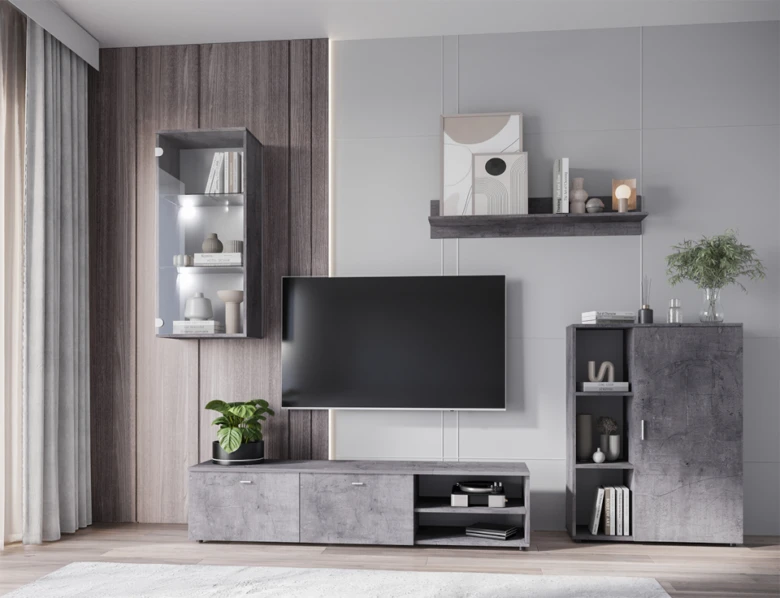 Modern living room s šedom nábytkem a kontrastními detaily v interiéru.
