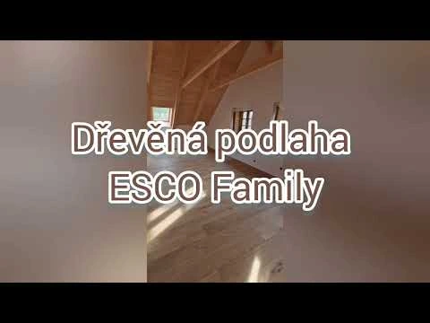 Nová dřevěná podlaha v starém domě po izolaci
