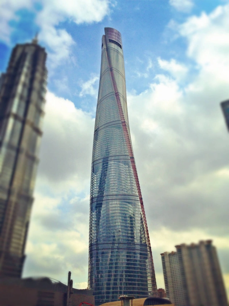 Shanghai Tower je jedna z nejvyšších budov na světě.