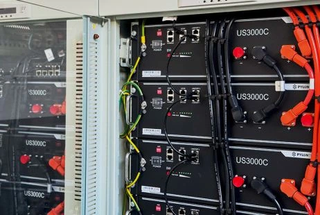 Baterie pro solární systém v elektrickém skřítku.