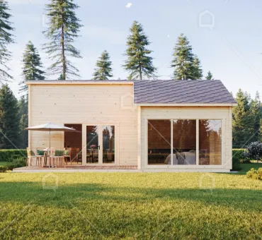 Moderní dřevěná chata s velkým okny na trávníku mezi borovicemi.