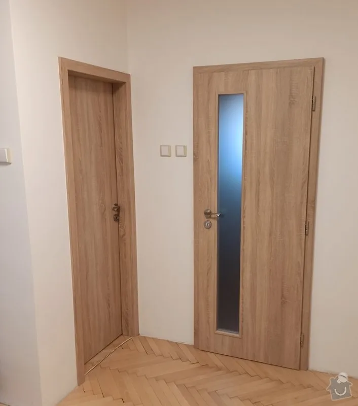 Dveře s výplní ze skla v interiéru