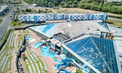 Pohled na akvapark s bazénymi v Hradci Králové